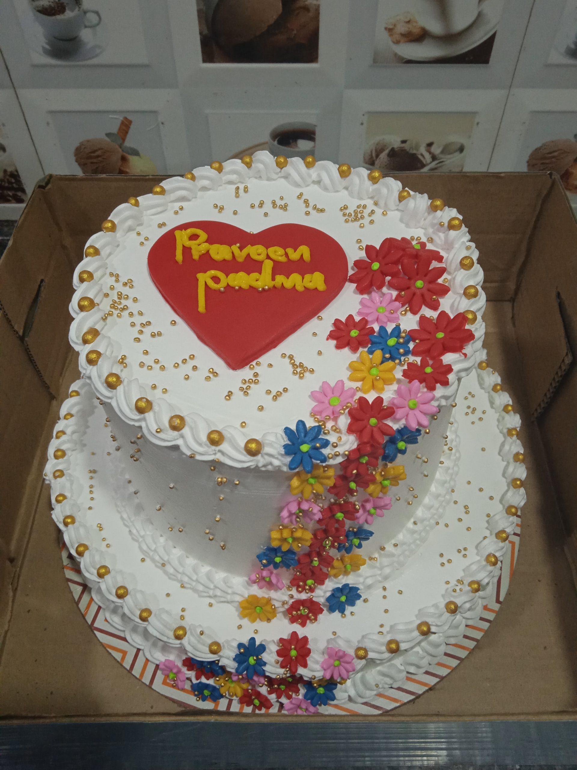 Round White Loaf Plum Cake 350g, Packaging Type: Box at Rs 130/piece in  Manjeri